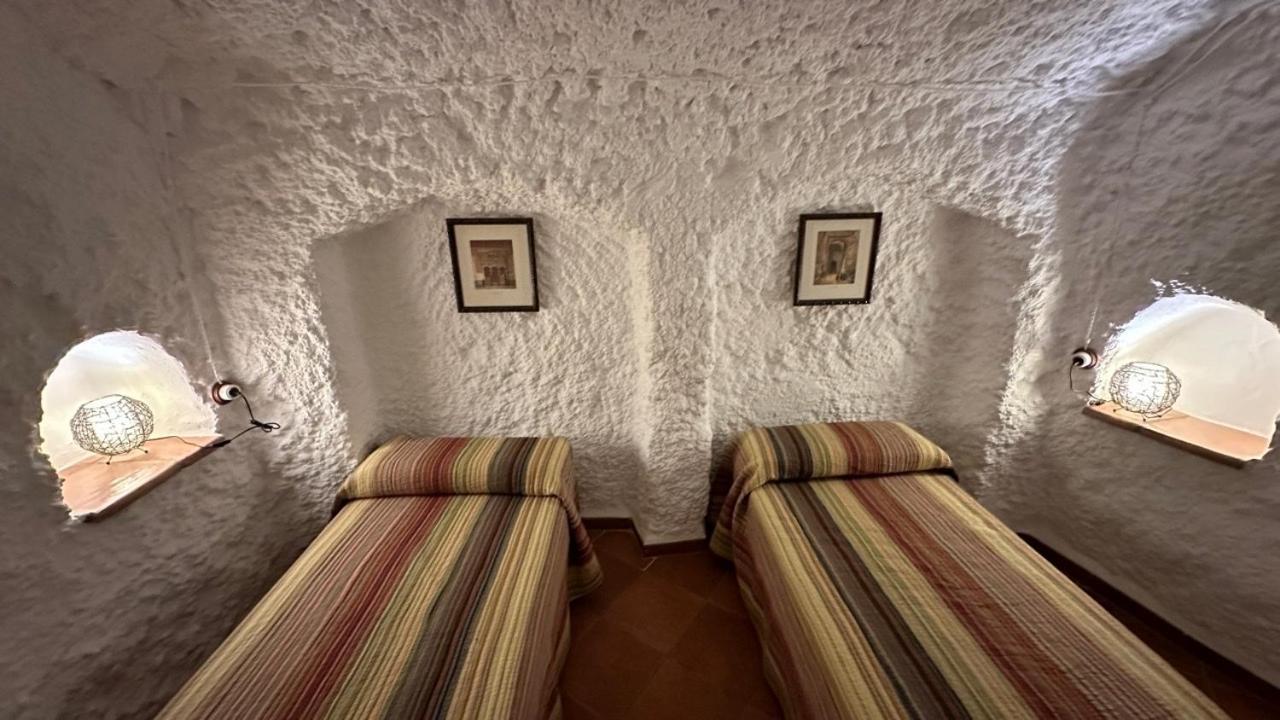 Cuevas El Torriblanco Pensionat Gorafe Rum bild